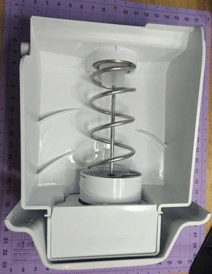 WR17X11483 GE REFRIGERATOR ICE BUCKET ASSY OEM PREOWNED *SAME DAY SHIPPING* - Image 1 of 4