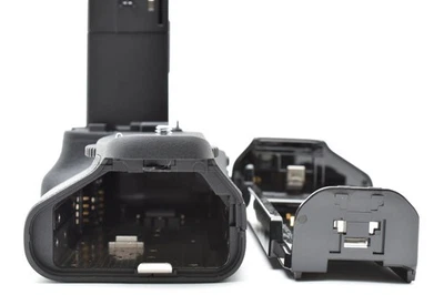 Canon BG-E13 Battery Grip for EOS 6D DSLR Camera [Near Mint]  - Image 1 of 4
