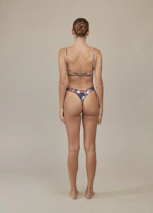 TRAJE DE BAÑO ACACIA BUKET FLORAL ""OSLO"" INFERIOR MÍNIMA DE BIKINI (M) NUEVO CON ETIQUETAS - Imagen 1 de 5