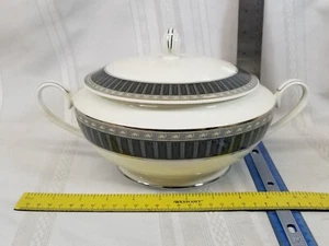 Mikasa 2 Qt Round Covered Casserole Tuxedo Park - Picture 1 of 5