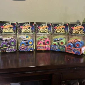 Hot wheels Monster Trucks 5 Glow In The Dark - Picture 1 of 9