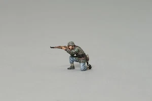 THOMAS GUNN WW2 GERMAN SS074B 12TH PANZER DIVISION KNEELING FIRING RIFLE - Picture 1 of 4