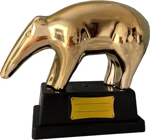 TAPIRO TROFEO DORATO IN PLASTICA PERSONALIZZABILE STRISCIA LA NOTIZIA - Foto 1 di 2
