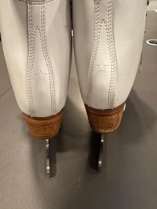 Riedell young ladies white figure ice skates size 5.5 UK - Picture 1 of 7