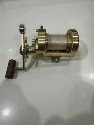 Shimano Calcutta 700a - Imagem 1 de 4