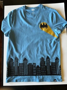 Rags BATMAN T-SHIRT with Batman logo, bat search light & Gotham City - USED-NICE - Picture 1 of 9