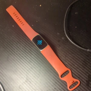 Fitbit Charge 6 Activity Tracker, GPS, Bluetooth, Heart Rate, Fitness - Picture 1 of 6