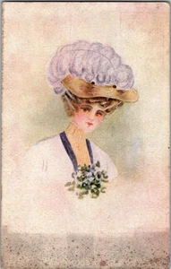 Hübsche viktorianische Frau in lila Kunst antike Postkarte KE15 - Bild 1 von 2