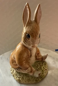 VINTAGE 1983 BEATRIX POTTER BENJAMIN BUNNY SAT ON A BANK FIGURINE BESWICK ENG. - Picture 1 of 4