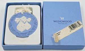 BOXED VINTAGE WEDGWOOD BLUE JASPERWARE CHRISTMAS HANGING DISC ORNAMENT BAUBLES - Picture 1 of 2