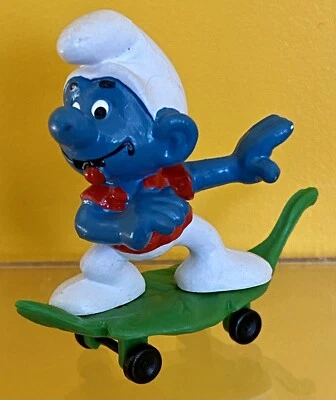 Smurfs - 40204 - Skateboard Smurf with Leaf Skate Board Super Smurf Figure 1978 - Image 1 of 4