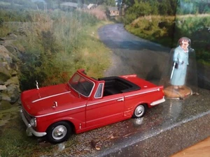 CORGI VANGUARD LAST OF THE SUMMER WINE TRIUMPH HERALD RED CAR MODEL CC01601 1:43 - Picture 1 of 4