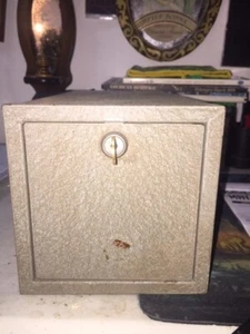 Vintage Chicago Lock & Company Keyed Lock box Strong Box Safe Lock Box - Picture 1 of 6