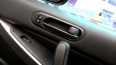 Maçaneta interna usada serve para: 2010 Mazda CX-7 grau A - Imagem 1 de 4