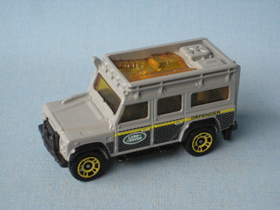Matchbox Land Rover 110 Defender Grey Body Safari 4x4 Off Road Toy Model Car - Image 1 of 1