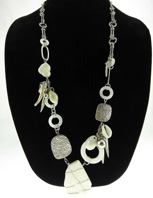 Colgante de piedra envuelta en alambre de Chico de 36" y collar concha cadena plateada blanca Foto 1 de 4