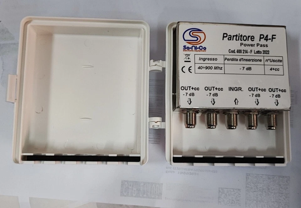 Partitore / Divisore da Palo 4 Uscite Connettori F con Passaggio +CC - Immagine 1 di 1