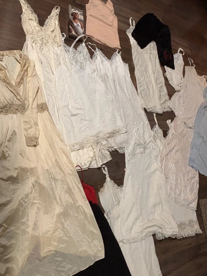 Lote de 16 Camisones Vintage Slips Ropa de Dormir Tallas Marca Varía Foto 1 de 4