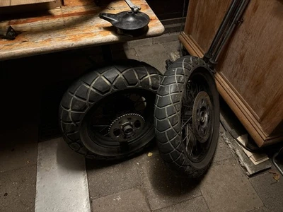 Hyosung Karion 125 Felgen mit Reifen und Ketterad+Bremsscheibe - Bild 1 von 3