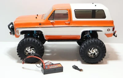 Traxxas TRX-4 1979 Chevrolet K5 Blazer 82076-4 (Orange & White) - Image 1 of 4