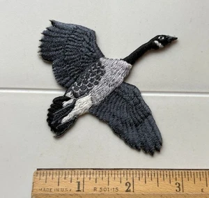 Flying Canada Goose Souvenir bestickt Bügelbild Patch Abzeichen - Bild 1 von 3
