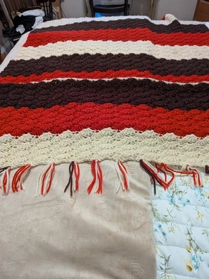 TOTALMENTE NUEVO Hecho a Mano Crochet Crema Óxido Marrón Años 70 Afgano 48" x 72" Foto 1 de 3