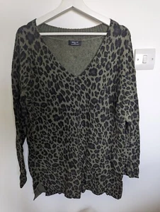 Wallis Green Leopard Print V Neck Jumper. Uk Medium M Tall. - Picture 1 of 4