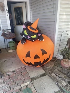 GEMMY AIRBLOWN INFLATABLE ANIMATED 6 FT. HALLOWEEN PUMPKIN SWIVEL HEAD BLACK CAT - Picture 1 of 1