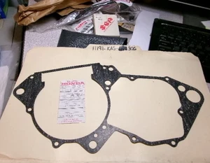 1985-86 HONDA CR500  CR 500 CRANKCASE GASKET NOS OEM 11191-KA5-306 11191-KA5-690 - Bild 1 von 2