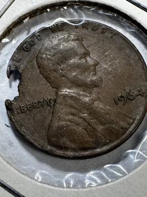 1964 Lincoln Cent Ragged Clip Coin~ Rare Mint Error - Image 1 of 4