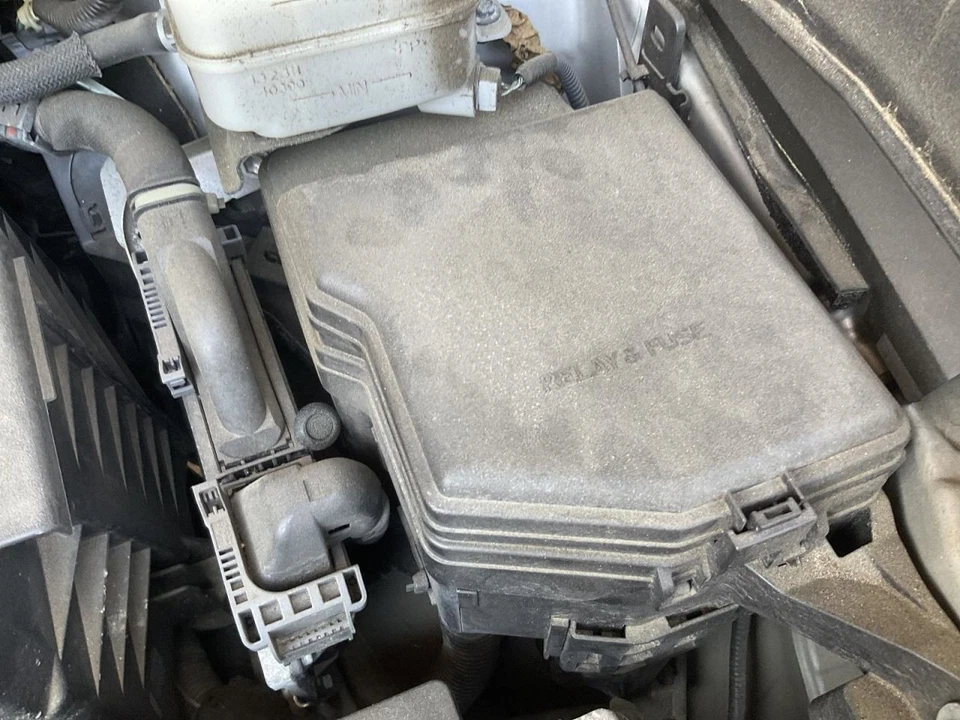 Caja de fusibles motor a través de faros de xenón HID para 10-13 LEXUS RX350 4717711 Foto 1 de 1