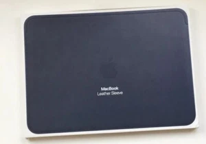 Custodia in pelle originale/ufficiale Apple MacBook 12" blu notte MQG02ZM/A - Foto 1 di 5