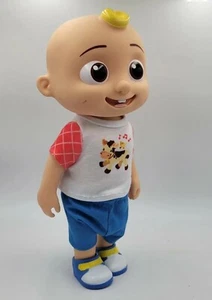 Cocomelon Deluxe interaktive JJ Puppe-inklusive JJ, Shirt, Shorts, Paar Schuhe - Bild 1 von 12