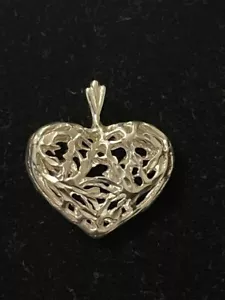 Vintage Carved Filigree Heart 925 Sterling Silver Charm Pendant, 3.8g - Picture 1 of 7