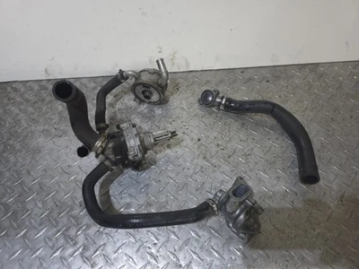 Honda CBR 600rr 2007-2012 OEM BOMBA DE AGUA/montaje enfriador de aceite Foto 1 de 4