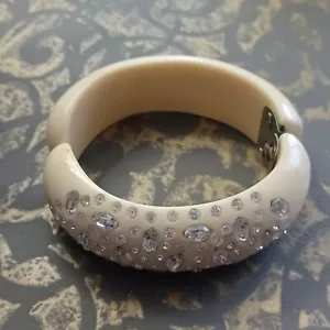 Vintage 50er Jahre WEISS AB Strass Nieten CREME LUCITE CLAMPER ARMBAND - Bild 1 von 15
