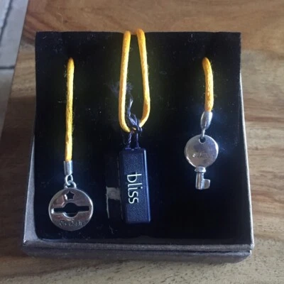 Collana Con Etichetta In Argento E Filo Giallo Di bliss - Immagine 1 di 3