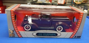 Road Signature 1937 Studebaker Coupe Express Pickup Diecast Burgundy 1:18 NIB - Picture 1 of 5