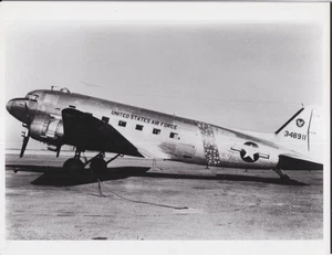 United States Air Force Douglas C-47 Skytrain 43-48911 photo - Picture 1 of 1
