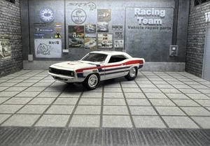 Johnny Lightning 1970 Plymouth HEMI Cuda Car Craft Magazine 1/64 - Picture 1 of 2
