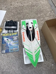 Futaba Super Candy Rc Boat - Picture 1 of 3