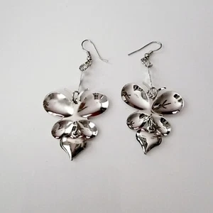 BUTTERFLY & HEART SHAPED DANGLING EARRINGS Silver Tone - Picture 1 of 2
