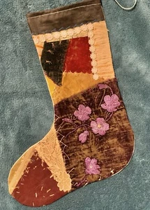 1888 WUNDERSCHÖNER ANTIKER VINTAGE CRAZY QUILT WEIHNACHTSSTRUMPF SCHNEIDERDECKE 24-23 - Bild 1 von 4
