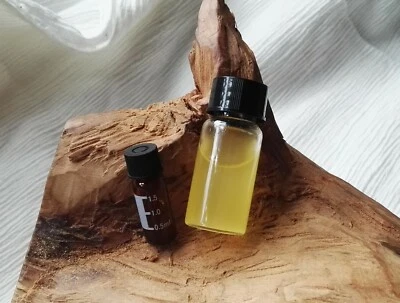 Pure India Mysore sandalwood essential oil 1ml distillation/no dilution/no addit - Image 1 of 3