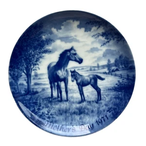 Vintage Kaiser 1971 Blue Mother's Day Plate Horse Mare & Foal West Germany Decor - Picture 1 of 4