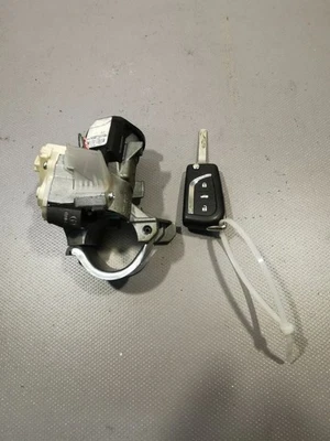 Toyota Avensis T270 2017 Diesel Ignition barrel lock 450200203 TDA14083 - Image 1 of 4