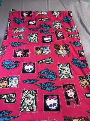 Monster High Twin Flat Top Sheet 2015 Pink and Black Bedding Bedroom Decor - Image 1 of 4