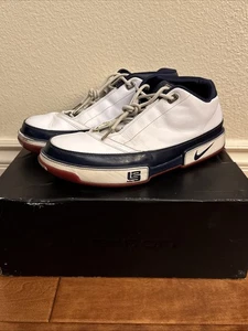 Scarpe da basket Nike Zoom LeBron 2 Low USA bianche blu navy sneakers uomo taglia 13 - Foto 1 di 24
