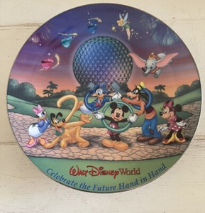 2000 Walt Disney World Souvenir Plate "Celebrate The Future Hand In Hand" 