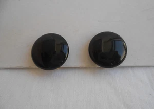 ORECCHINI TRIFARI TONDI IN LUCITE COLORE NERO A CLIP - Foto 1 di 4